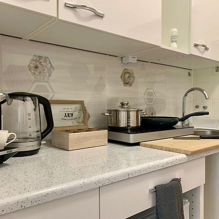 Tt Living Apartment Luebeck I Souterrain Wohnung Mit Terrasse I Naehe Hbf I Kostenlos Parken Eksteriør bilde