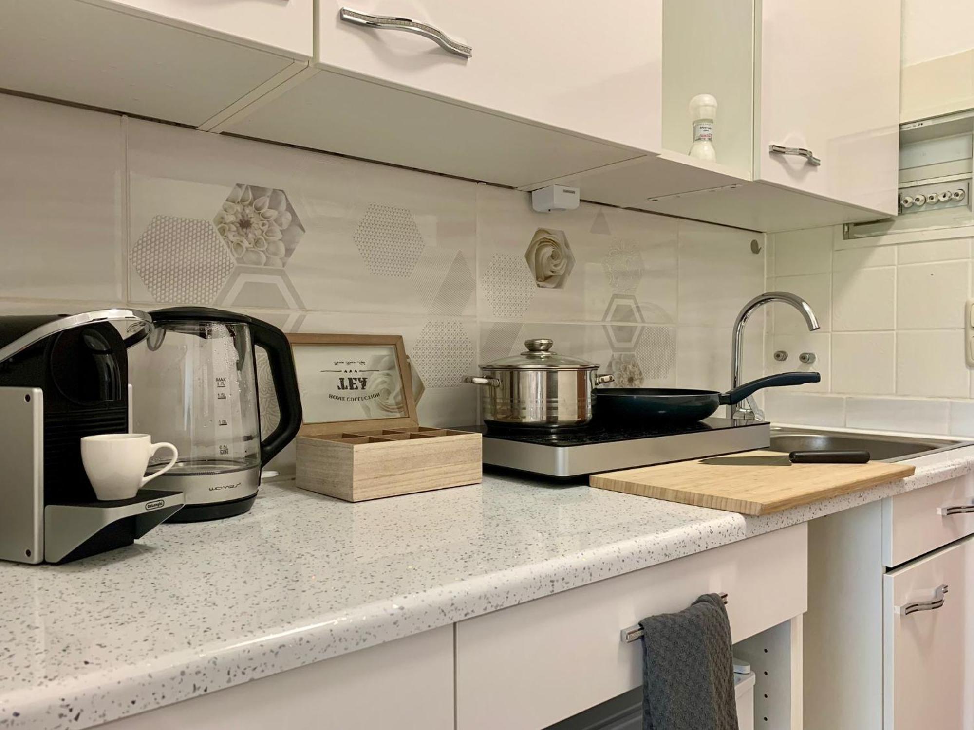 Tt Living Apartment Luebeck I Souterrain Wohnung Mit Terrasse I Naehe Hbf I Kostenlos Parken Eksteriør bilde